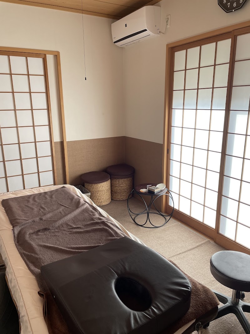 隠れ家サロンクリソプレーズの店内写真