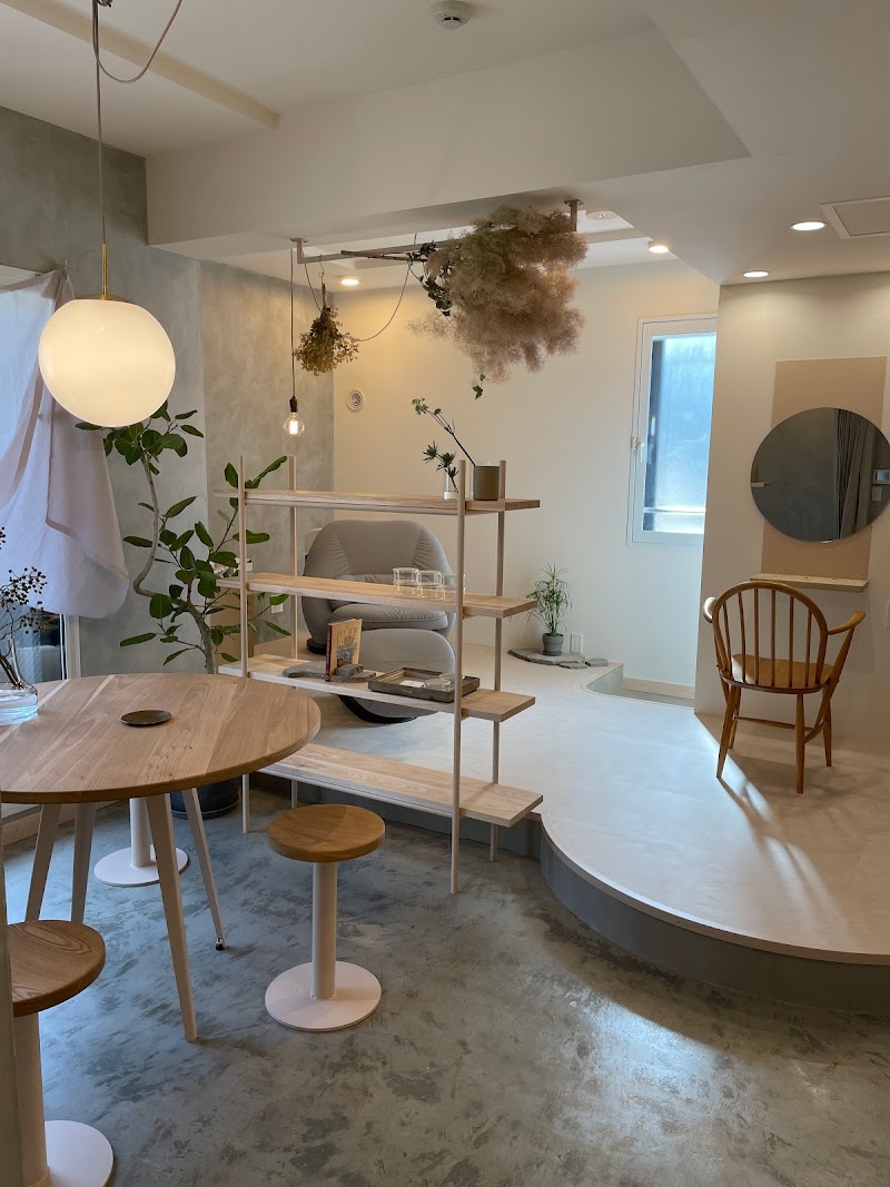 full ヘッドスパ よもぎ蒸し ヘアカットの店内写真