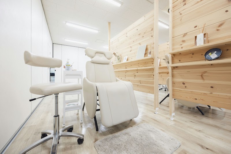 眉毛とまつ毛の目元専門店 mina (ミーナ) 鍋島店の店内写真