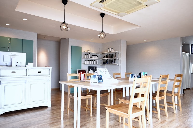 LEEK Smart Salon Inspired by MILBONの店内写真