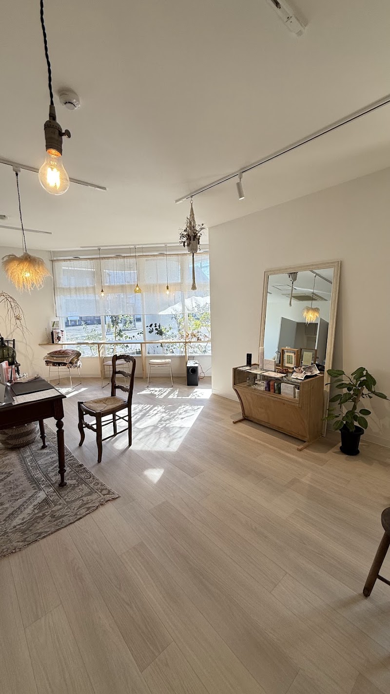 SREEK（スリーク）宮崎祇園｜ドライヘッドスパ・脱毛・フェイシャル・ヨガの店内写真