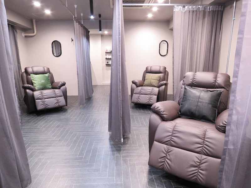 Mode!? 池袋西口店 メンズ眉毛サロンの店内写真