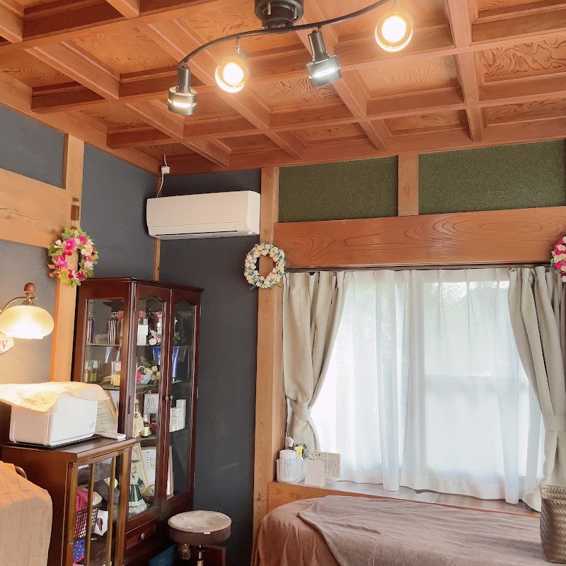 小顔リフトアップ・美肌エステ「古民家サロンB e r r y」の店内写真