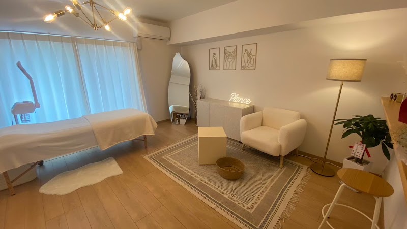 肌荒れ&ニキビ改善フェイシャルエステ専門店PLANCE熊本店の店内写真