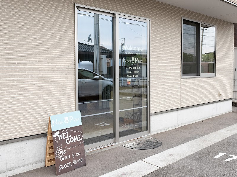 NONPLEXの店内写真