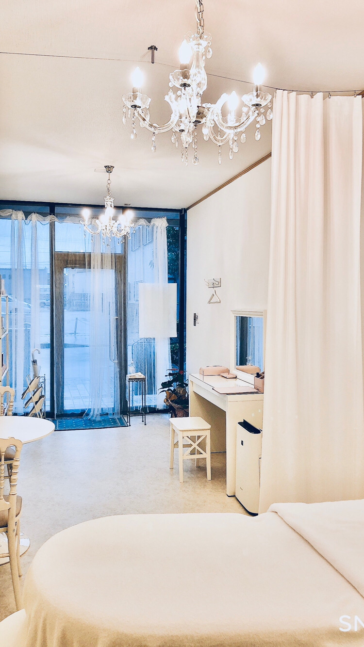 シミ・毛穴・ニキビ・ハーブピーリング専門サロンCALIN（カラン）の店内写真