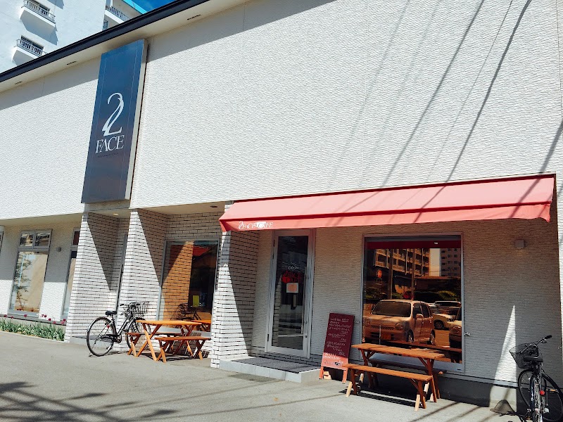 2FACEの店内写真