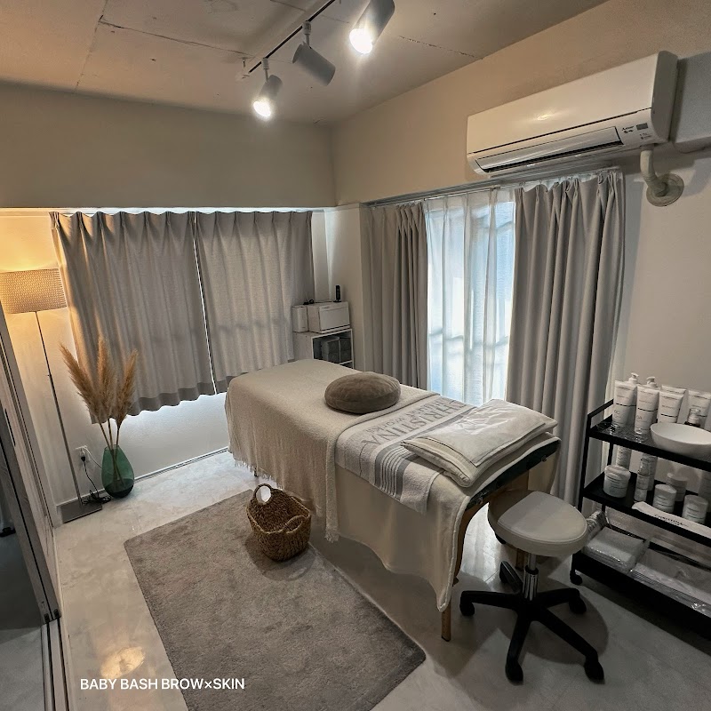 BABY BASH BROW×SKINの店内写真